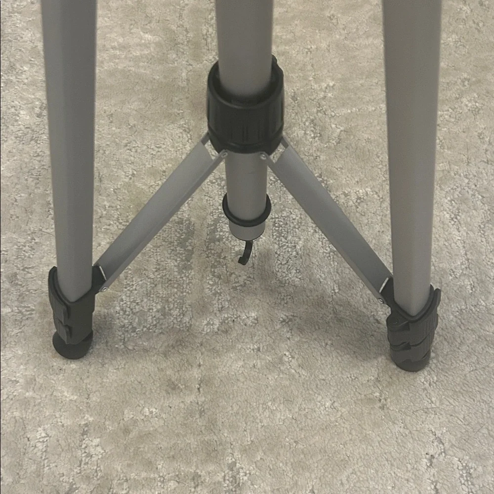 Amazon basics lightweight tripod black 60 inches/152 cm